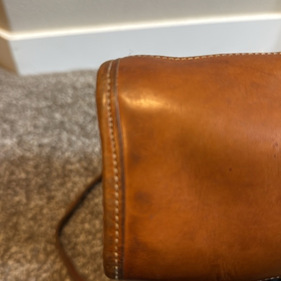 Vintage Dooney & Bourke AWL Shoulder Satchel Zipper British Tan Crossbody R21 - Picture 14 of 15